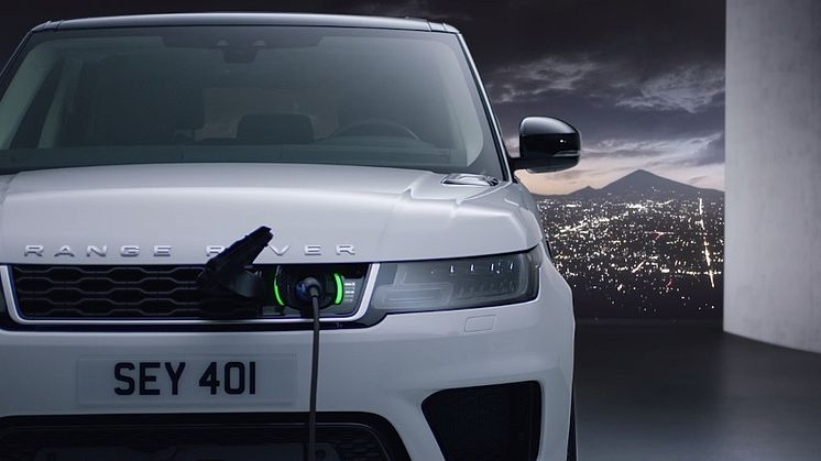 Range Rover plug in hybrid fullades på kun 2 timer og 45 minutter hjemme med en dedikert 32 A veggboks.