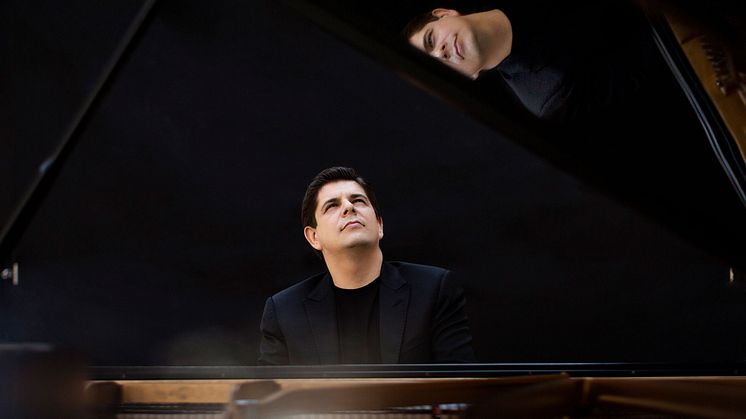 Den spanske konsertpianisten Javier Perianes är solist i Griegs Pianokonsert med Norrköpings Symfoniorkester.