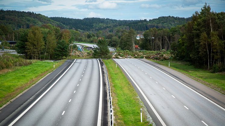 Förstörda körbanor på E6 . Foto: Anders Rudäng