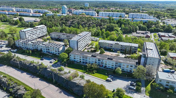 Ytterligare 17 tak på fastigheter i västra Gårdsten och 8 tak i norra Gårdsten kommer att byggas.