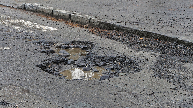 Eight million drivers stuck in a rut with a pothole-damaged vehicle