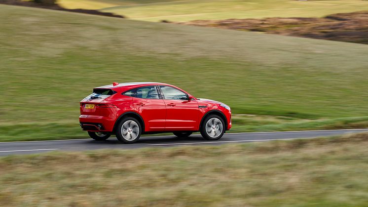 Fem stjerner til Jaguar E-PACE