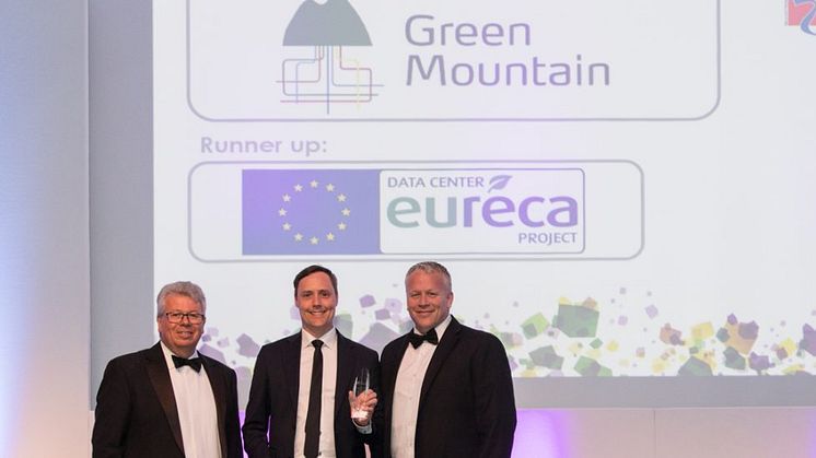 Picking up the price at the DCD awards ceremony is (from the left), Henning Tangen, CFO Green Mountain and Svein Atle Hagaseth, CSO, Green Mountain.