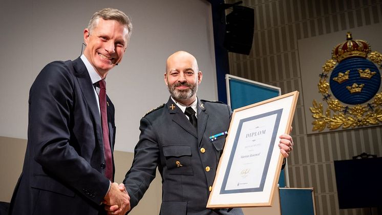 Rektor Robert Egnell och överstelöjtnant Marcus Rosened, en av två som utsågs till Årets alumn 2023. Foto: Anders G Warne.