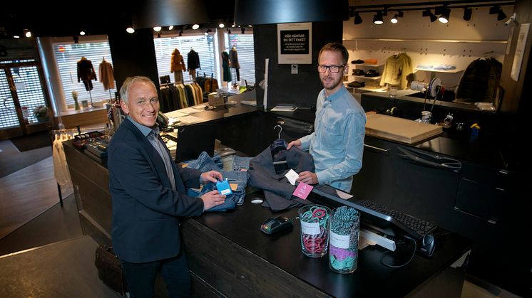 Pictured, from left, Stefan Jörkander, CEO of Connect Companies and Fredric Kjellberg, logistics and IT manager at Ted Bernhardtz At Work. Photo: Magnus Gotander, Bilduppdraget