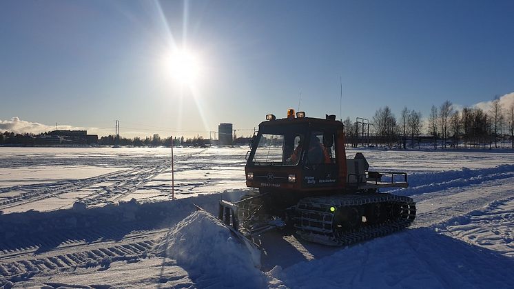 Den efterlängtade isbanan på Nördfjärden är plogad och öppen för allmänheten. Foto: Ulrika Bohman