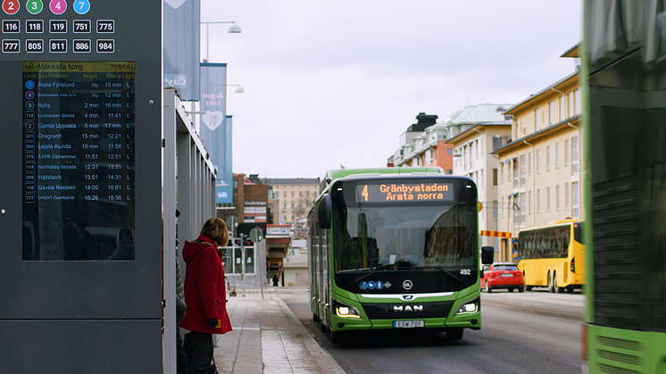 Trygga och punktliga förare vägleds med realtidsuppdaterad trafikinformation med hjälp av LinjeGuide - ett nytt webbverktyg från Hogia.