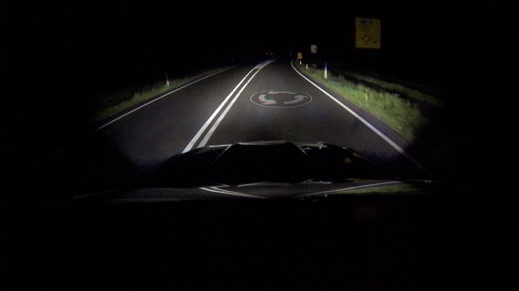 Světlomety s vysokým rozlišením by mohly poskytovat informace a usnadnit tak řidičům jízdu v noci. 