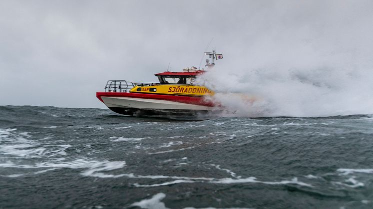 En av de tidigare båtarna i Hallberg Rassy-klassen testas i hårt väder