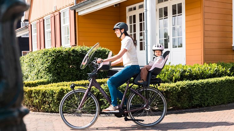 Pressemitteilung Paul Lange & Co. | Bobike Fahrradkindersitz mit Schlaffunktion