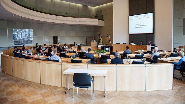 Der dritte Aufstiegslehrgang der Stadt Mannheim feierte am 03. Juli im Ratssaal des Stadthauses seinen Abschluss. Foto: Maria Schumann