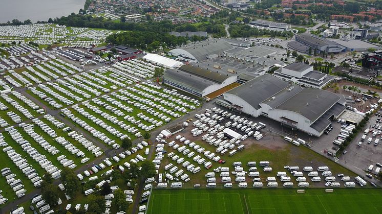 Vy över mässcampingen och Elmiafälten.