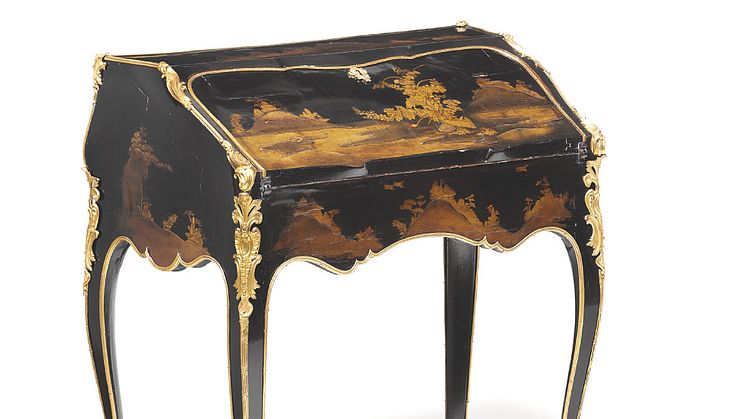 A Louis XV gilt bronze mounted, Japanese laquer and vernis Martin Bureau en Pente. C. 1750. Estimate: DKK 400,000-600,000 / € 53,500-80,500