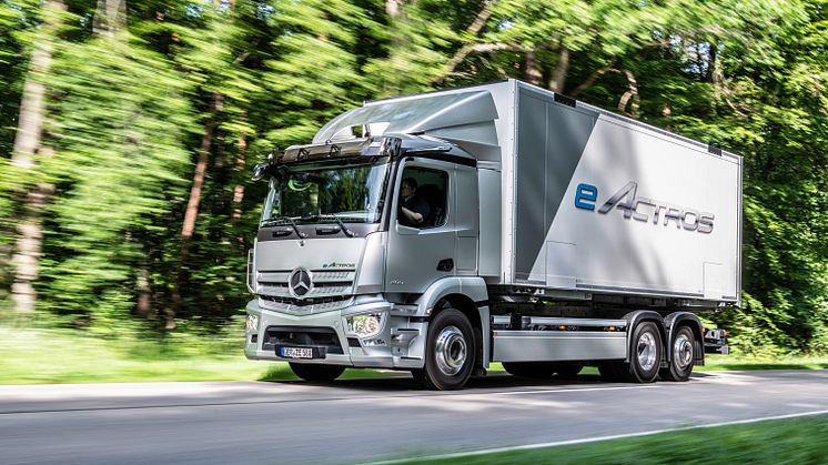 Premiär för Mercedes el-lastbil: 536 hk, 27 ton och 40 mil räckvidd.