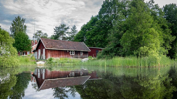 Att utforska en bondgård kopplad till ens förfäder ger nya möjligheter att utmana och utöka tidigare kunskaper. Foto: Jon Flobrant on Unsplash.