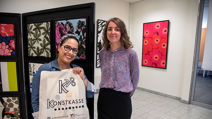 Konstnärerna Azadeh E. Zaghi och Ida Liffner hälsar bergsjöborna tillbaka till spännande aktiviteter på Allas Ateljé i Bergsjöns centrum på Rymdtorget.