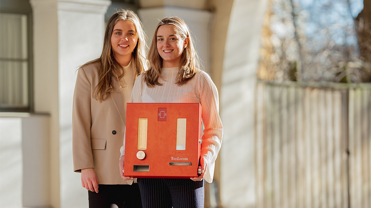 Liza och Clara grundade det snabbväxande företaget RedLocker för fem år sedan när de var 19 år. Fotograf: Christopher Schauz.