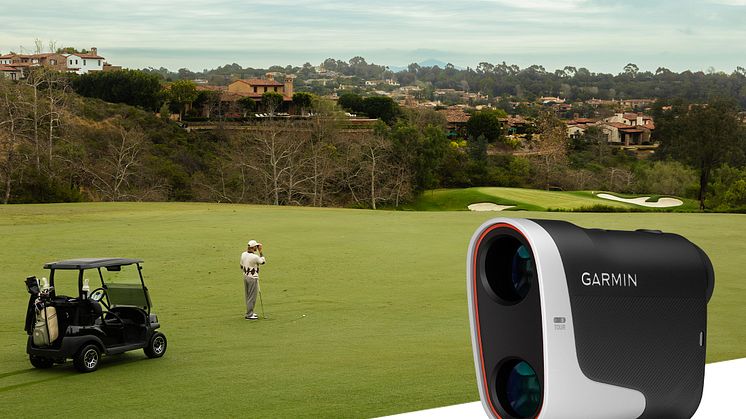 Se avstander i spillet med Approach Z30 lasermåleren - den perfekte partneren til en Garmin golfklokke eller Garmin Golf-appen.