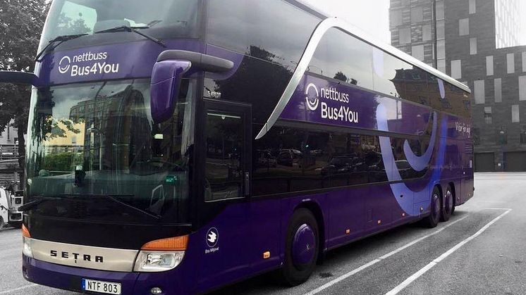 Nettbuss Bus4You stärker reseutbudet i hektisk julperiod – ger extra skjuts för insamlingen av julmatkassar till behövande barn