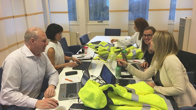 Gänget bakom uppdateringen av våra produkter enligt den nya PPE-förordningen - Jonas Larsson, Lisa Fimreite, Maria Borbos, Carina Nilsson och Annica Paulsson Haglund.