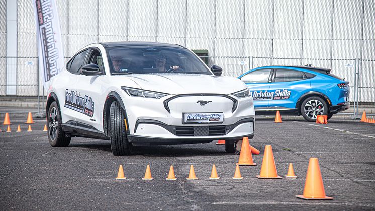 Már lehet jelentkezni a Ford Driving Skills for Life ingyenes, félnapos gyakorlati képzéseire, amelyek a közúti balesetek legfőbb okaira összpontosítanak