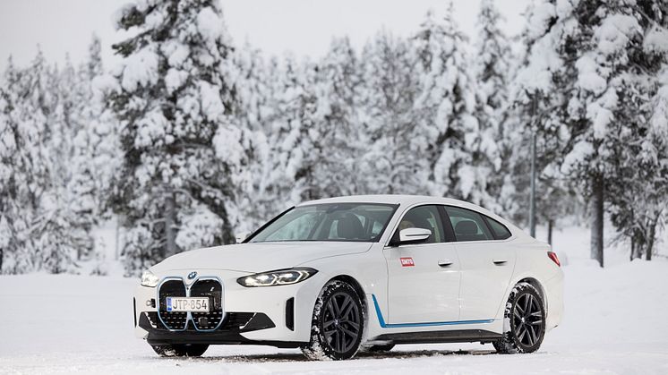 BMW i4 eDrive40 Tekniikan Maailman sähköautojen talvivertailun ykkönen
