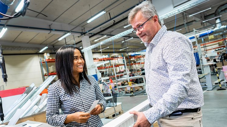 Vårt uppdrag är att hjälpa kunderna, att utbilda dem om vad som är hållbart och vad som verkligen är ljuskvalitet, säger Rickard Bengtsson, säljare på Proton Lighting.