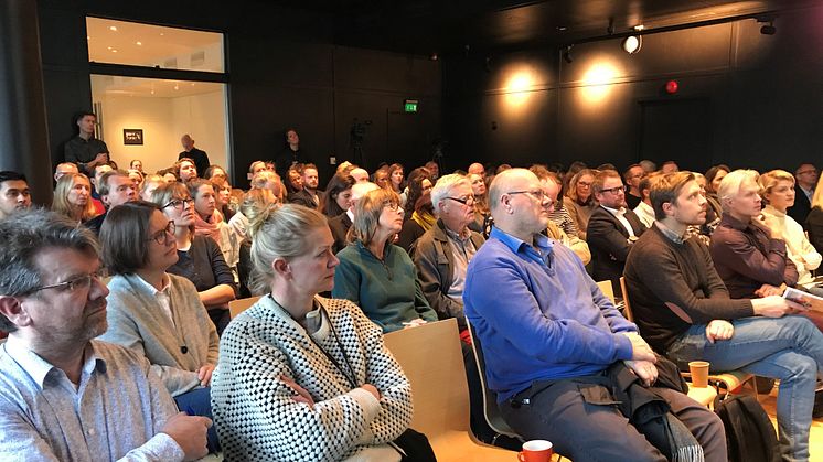 Godt oppmøte på Greenhouse Oslo: Grønn Byggallianse og FutureBuilt arrangerte i dag frokostmøte «Bærekraftig liv mellom husene i serien «Slik kan det gjøres». 