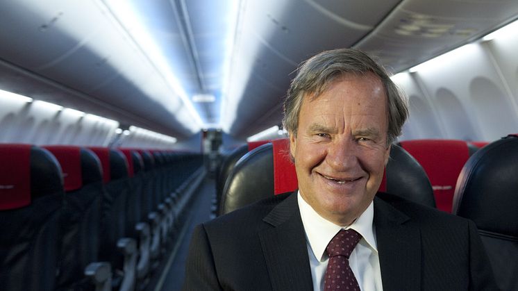 Norwegianin toimitusjohtaja Björn Kjos Boeing 737-800 -koneessa