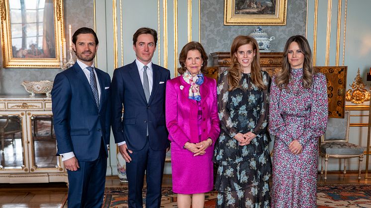 H.M. Drottningen, DD.KK.HH. Prins Carl Philip och Prinsessan Sofia, H.K.H. Prinsessan Beatrice och Edoardo Mapelli Mozzi