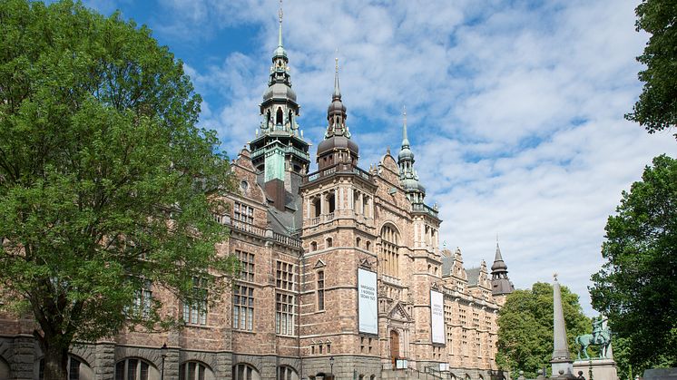 När Djurgården blir bilfritt den 2 – 7 juni, låter Nordiska museet asfalten blomma. På plats utanför museet finns gatukritor i alla färger. Kom och rita din favoritblomma.