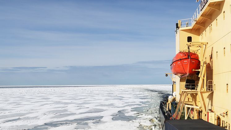 Kilometertjockt istäcke över hela Norra ishavet för 140 000 år sedan