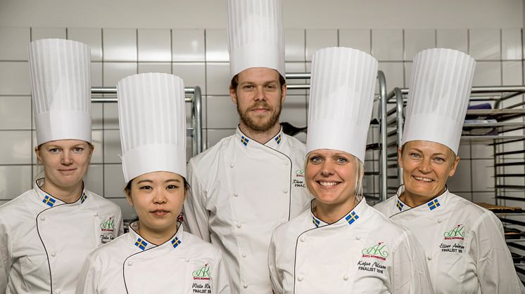 Finalister i Årets Konditor 2016 som avgörs på Bak- & Chokladfestivalen, från vänster: Frida Leijon, Weilu Wang, Rhian Shellshear, Kajsa Nilsson, Ellinor Andersson.