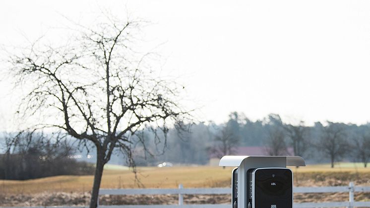 eRange Duo från DEFA med Unimis påkörningsskydd och fundament