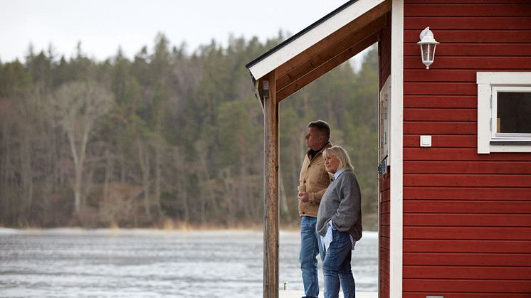 Jarmo och Christina vid vattnet