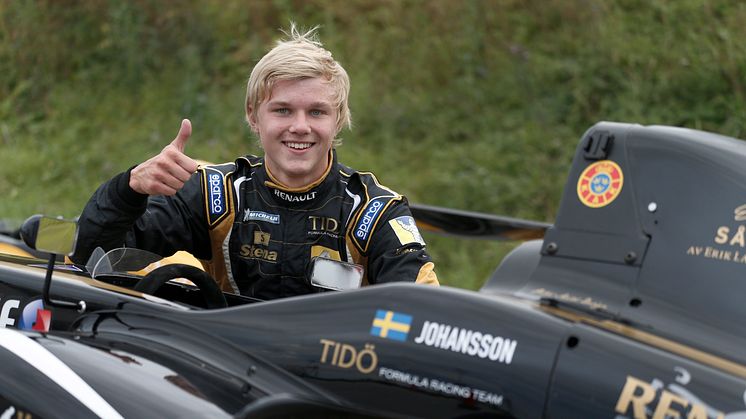 Dubbelseger och mästerskapsledning för Erik Johansson i Formel Renault 1,6 