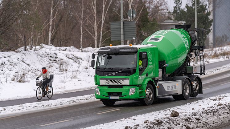 Heidelberg Materials introducerar den första 100 % elektriska betongbilen med full lastkapacitet i Sverige