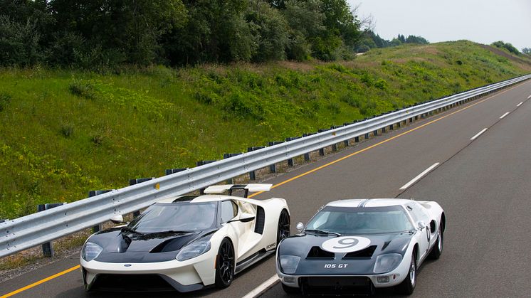 2022 Ford GT ’64 Heritage Edition and 1964 Ford GT prototype_06