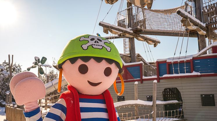Pirat Rico freut sich: Am 2. Dezember startet der Winterzauber im PLAYMOBIL-FunPark.