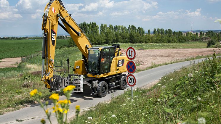 Cat MH3022 materialhanterare på vägarna