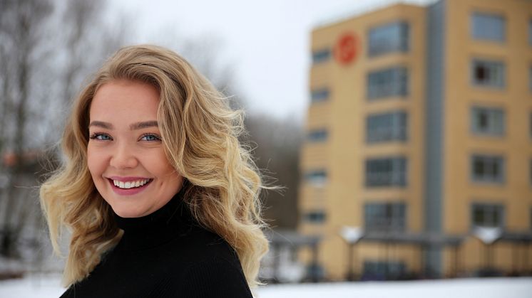 Slik bor Ane-Marthe Pedersen på studentbolig i Oslo. (Vestgrensa studentby i bakgrunnen). Foto: Unni Irmelin Kvam / SiO