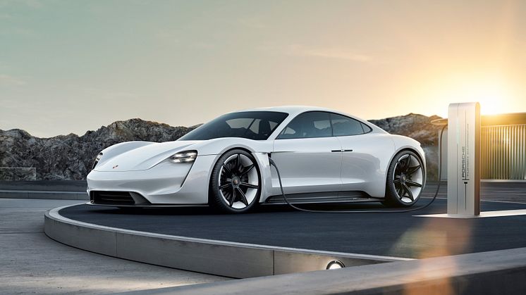 Fler än 20 000 kunder på kundlistan för helelektriska Porsche Taycan