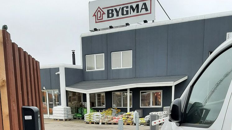 Bygma har indgået aftale med Clever om opsætning af ca. 170 ladestandere med 300 ladepunkter fordelt på Bygmas lokationer over hele landet