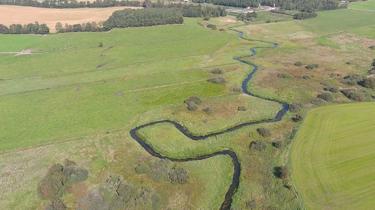 Helhedsprojektet ved Simested Å kan reducere den årlige udledningen af kvælstof til Limfjorden med 17-24 tons, fosfor med 1,6-2,5 tons og klimagasser med 62 tons CO2 ækvivalenter.