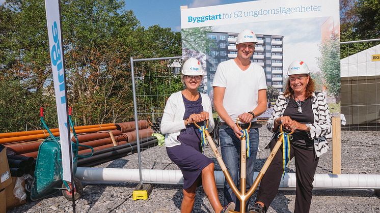 Första spadtaget för Huges 62 lägenheter för unga i Trångsund