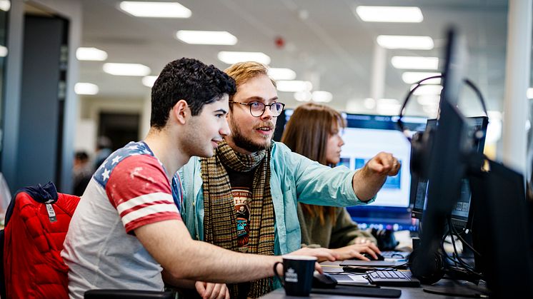 Elev och lärare på Boden Gamecamp. Foto Mats Engfors/Fotographic