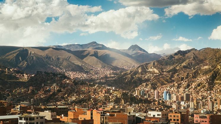 Thomas er nået til en af verdens højest beliggende storbyer, nemlig La Paz. Her skal vi i de næste dage arbejde på FSC-værkstedet i byen El Alto i 4200 meters højde. Foto: Morten Bo Johansson