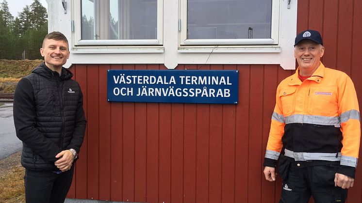Dino Besic, vice vd för Fiskarhedens Trävaru AB, och Lennart Renheim, platschef på Västerdala Terminal och Järnvägsspår AB. 