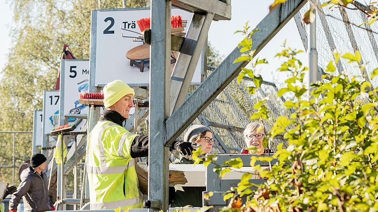 För att öka återvinningen tar Kretsloppsparken Alelyckan inte längre emot säckar med osorterat avfall. Fotograf: Ola Kjelby