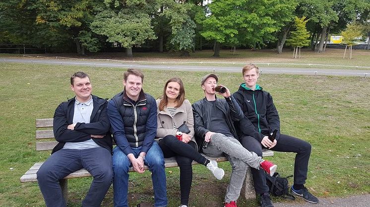 Andreas Baumann (t.v.) fik nye venner blandt de øvrige danske PIU-studerende i Nürnberg. 